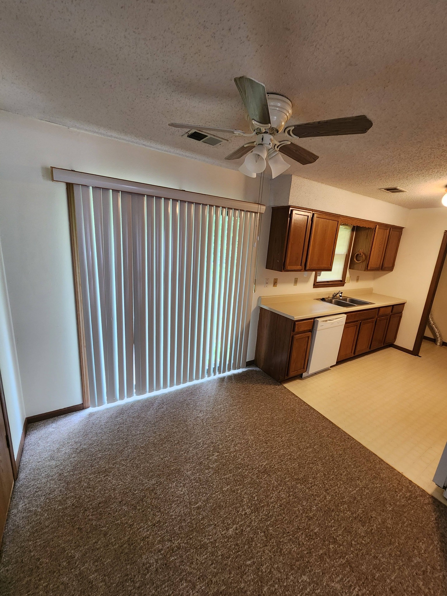 827 Foxrun Clinton Mo 16.jpg